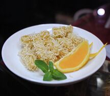 Яблоки в карамели с жареной фунчозой