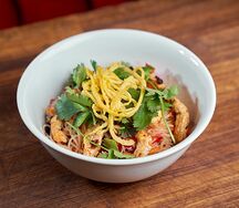 Острый салат с цыплёнком и фунчозой