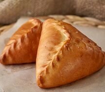 Пирожок с мясом и рисом