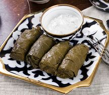 Долма с соусом