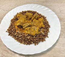 Гуляш с гречей