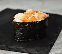 Гункан с креветкой