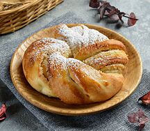 Булочка с орехами