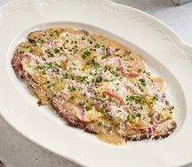 Тальятта с маринованными артишоками, трюфельным айоли и луковым соусом