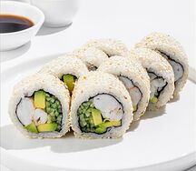Ролл Калифорния с тигровой креветкой в кунжуте