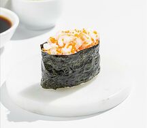 Гункан с коктейльной креветкой