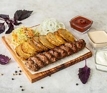 Ланч с кебабом из телятины