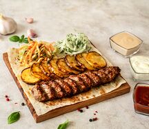 Ланч с кебабом из барашка