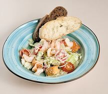 Салат Цезарь с креветками