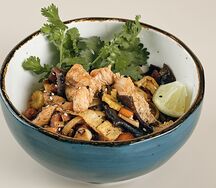 Вок с лапшой и курицей