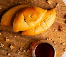 Пирожок с зеленым луком и яйцом