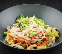 Харусаме со свининой и кисло-сладким соусом
