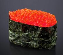 Гункан с красной икрой Масаго