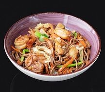 Гречневая лапша с морепродуктами