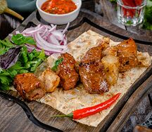 Шашлык из бараньей печени с курдюком