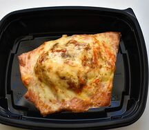 Кета, запеченная с овощами