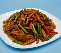 №775 Жареный картофель со стрелками чеснока