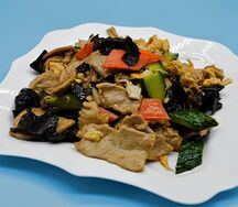 №760 Свинина с древесными грибами и яйцом 