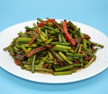 №737 Салат Говядина со стрелками чеснока 