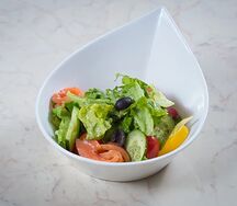 Салат из семги с овощами