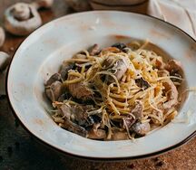 Паста с курицей и грибами