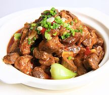 Тушеная говядина с грибами и капустой пак-чой