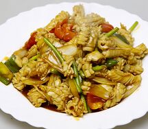 Жареный кальмар с овощами