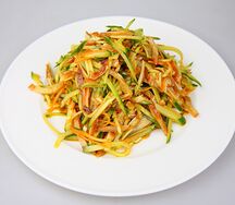 Салат Уши с огурцом