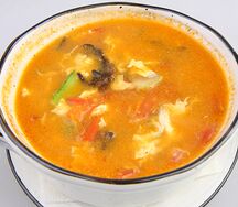 Бульон с овощами и яйцом