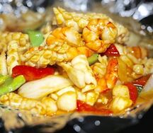 Морепродукты, тушенные с овощами