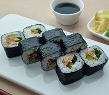 Цукимоно сяке ролл