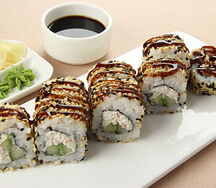 Ролл Калифорния в кунжуте