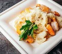 Паста с морепродуктами на сливочном соусе