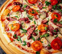 Пицца с колбасками 33см