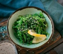 Салат Кайсо с ореховым соусом Основные
