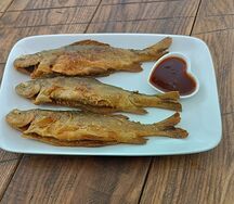 Хариус дальневосточный жаренный с соусом