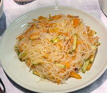 Салат с фунчозой
