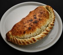 Кальцоне с ветчиной