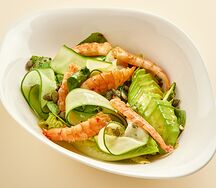 Зеленый салат с креветками