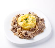 Бефстроганов с картофельным пюре