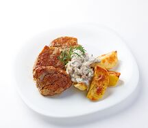 Филе свинины с грибным соусом и картофелем