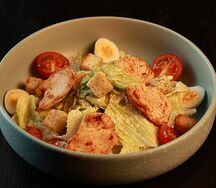 Салат Цезарь с курицей