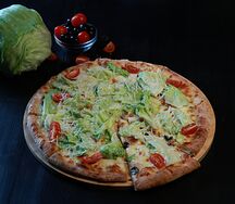 Пицца Цезарь с курицей