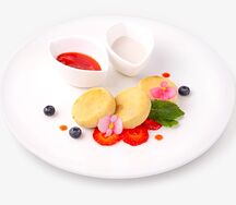 Веган-сырники со сгущенкой и джемом