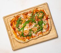 Пицца с креветками и рукколой