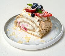 Меренговый рулет Фисташка-малина