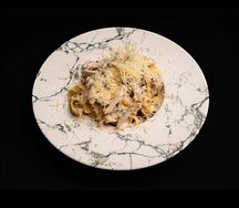 Паста с курицей и грибами 