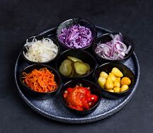 Сет мезе из ближневосточных закусок