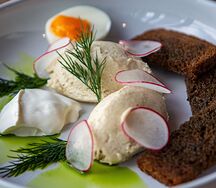 Форшмак из олюторской сельди с гренками