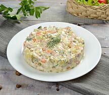 Салат Оливье с говядиной
